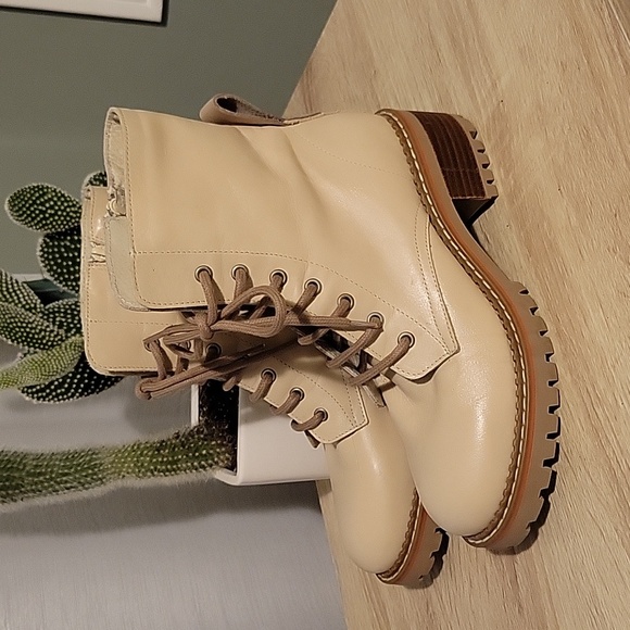 Bertuchi Shoes - Bertuchi light tan/cream fitted combat boots